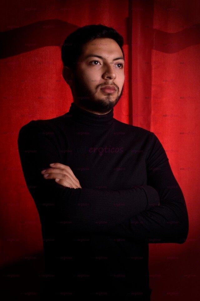 FOTOS DE UNIVERSITARIO CALIENTE DISPUESTO A COMPLACERTE