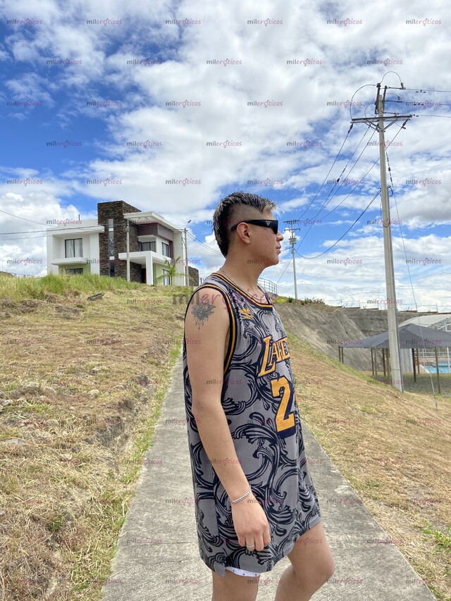 FOTOS DE CHICO UNIVERSITARIO JOVEN DE PASO POR TU CIUDAD