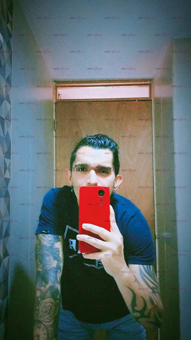 FOTOS DE CHICO TATUADO DOMINANTE ARDIENTE LISTO PARA COMPLACERTE