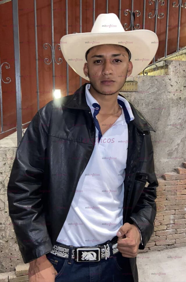 FOTOS DE ERIK , CHICO FITNESS ,DOTADO .19 AÑOS, TATUADO Y CALIENTE
