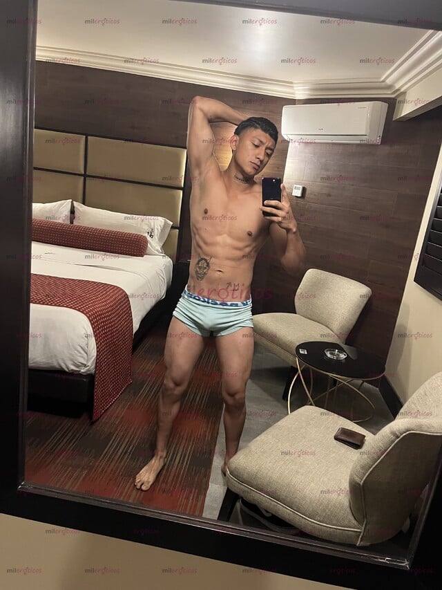 FOTOS DE ERIK , CHICO FITNESS ,DOTADO .19 AÑOS, TATUADO Y CALIENTE