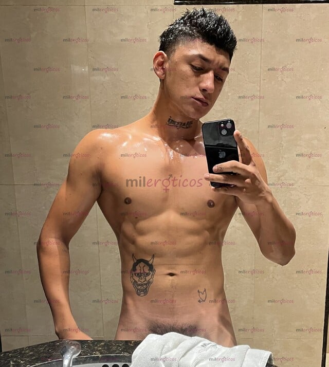 FOTOS DE ERIK , CHICO FITNESS ,DOTADO .19 AÑOS, TATUADO Y CALIENTE