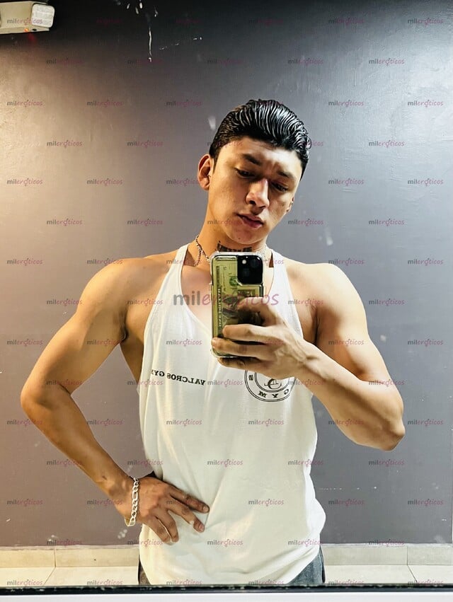 FOTOS DE ERIK , CHICO FITNESS ,DOTADO .19 AÑOS, TATUADO Y CALIENTE