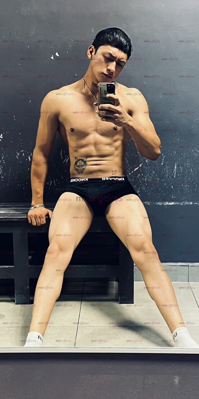 FOTOS DE ERIK , CHICO FITNESS ,DOTADO .19 AÑOS, TATUADO Y CALIENTE