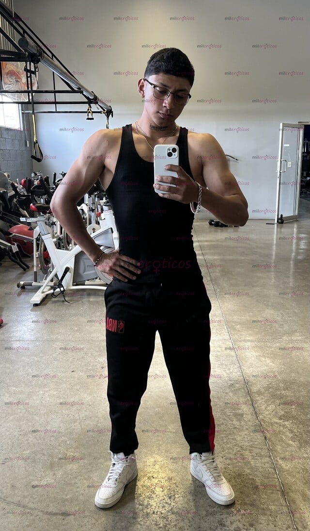 FOTOS DE ERIK , CHICO FITNESS ,DOTADO .19 AÑOS, TATUADO Y CALIENTE