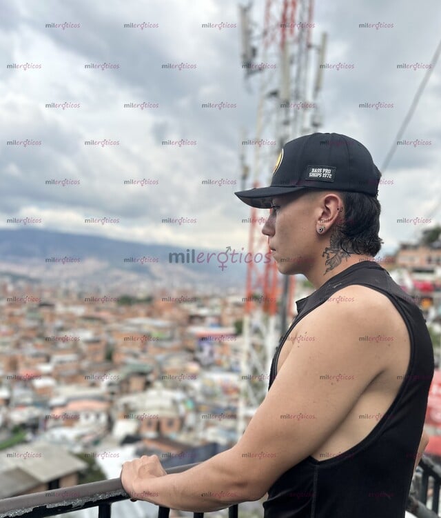 FOTOS DE POLLO PAISA MACHO ARRECHO BLANCO TATUADO DE 1.90 POR POCOS DIAS EN LA CIUDAD