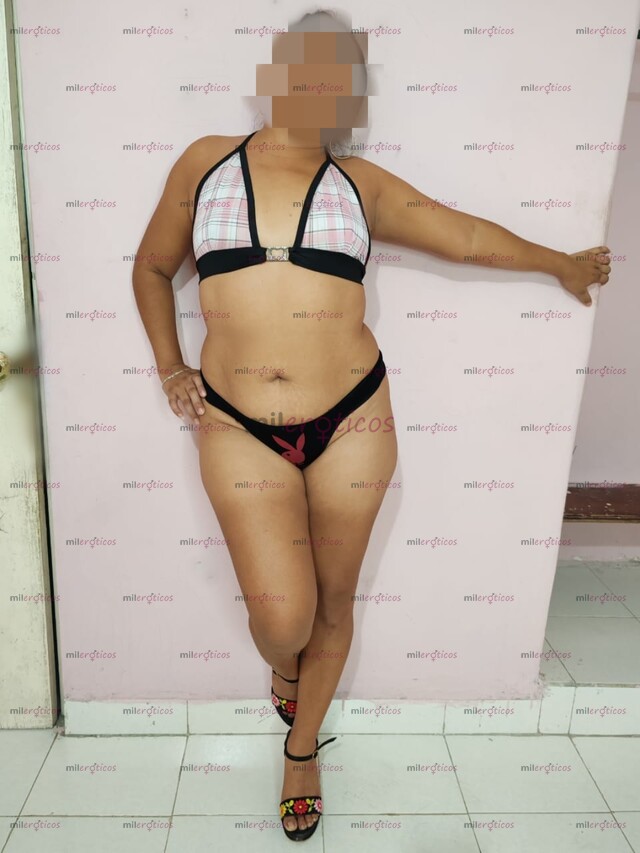 FOTOS DE LAME MIS PEZONES... DOY BUENOS SENTONES 400 EN MI DEPA ... MORENA CULONA.