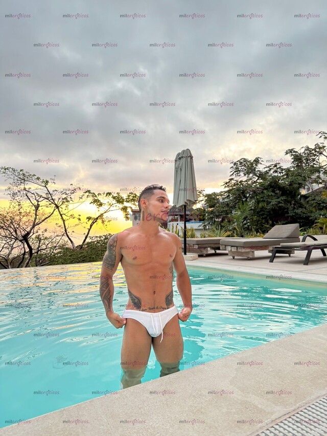 FOTOS DE JOVEN CON CUERPO ATLÉTICO MUY CALIENTE CON UN VERGON Y BUEN CULO