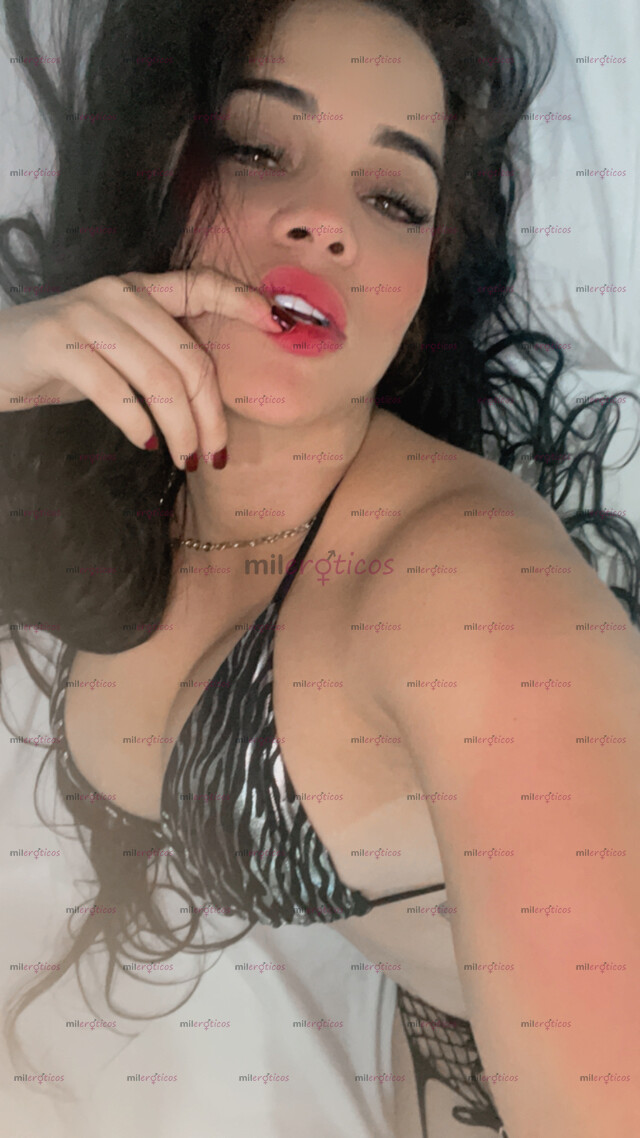 FOTOS DE SALIDA DE UNA VITRINA MUÑECA DE PORCELANA ROSTRO DE BARBE