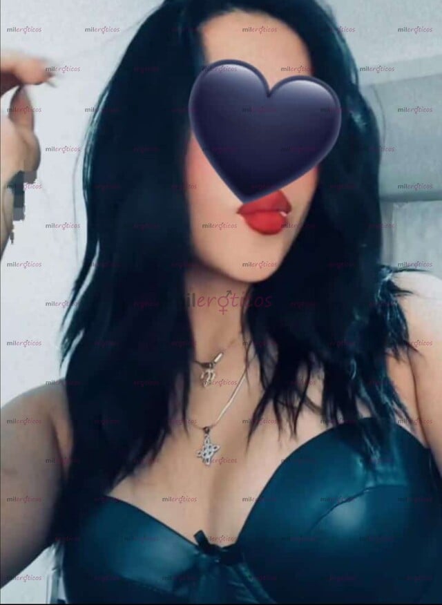 FOTOS DE LA MÁS BONITA Y CACHONDA DE LA ZONA. BESOS BIEN DADOS