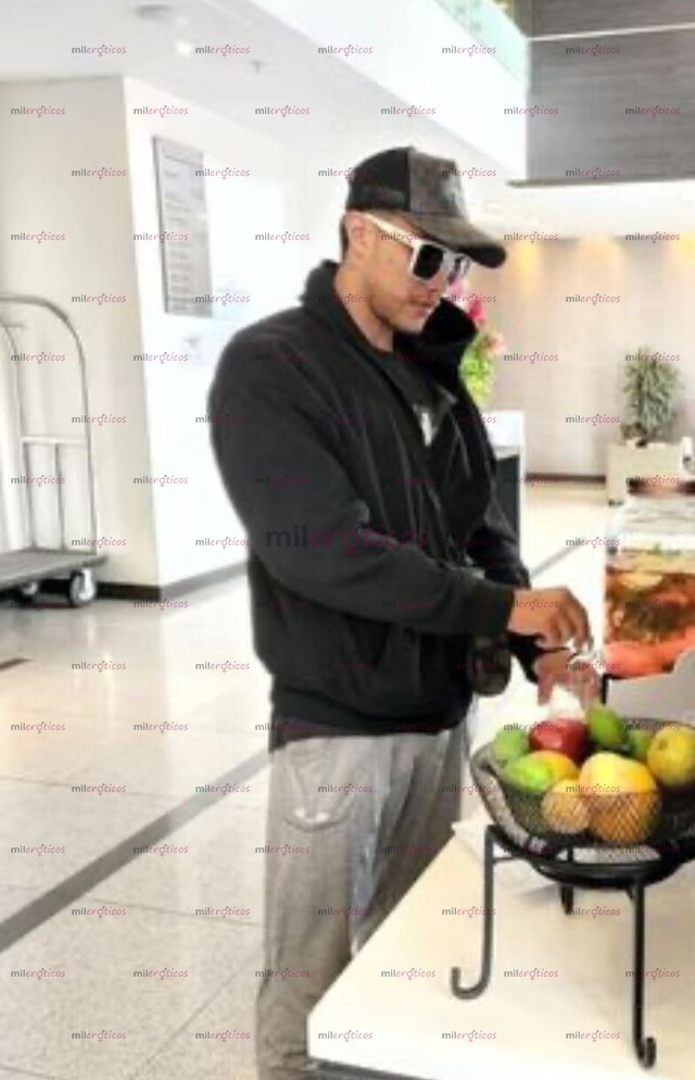 FOTOS DE TONY BIEN DOTADO MUY COMPLACIENTE 3194907007