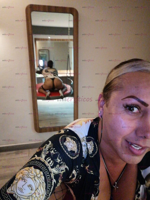 FOTOS DE KENYA RENDÓN.....................UNA DAMA EN LA CALLÉ, UNA PUTA EN TU CAMA.