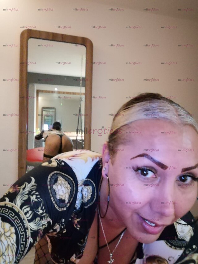 FOTOS DE KENYA RENDÓN.....................UNA DAMA EN LA CALLÉ, UNA PUTA EN TU CAMA.