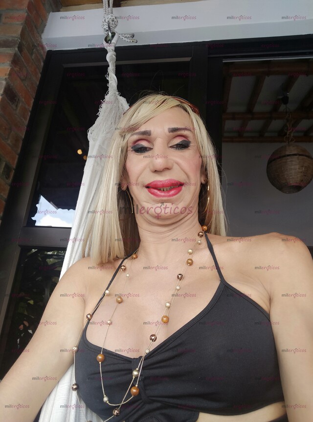 FOTOS DE MÓNICA FÉNIX LA DIOSA TRANS MÁS PERRA