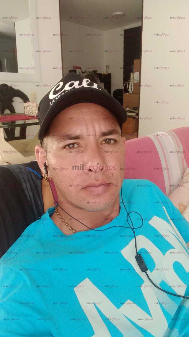 FOTOS DE CALEÑO DOTADO Y MUY CALIENTE NO TE VAS ARREPENTIR