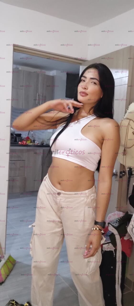 FOTOS DE HOLA SOY ANTONELLA UNA MUJER ALTA Y GUAPA