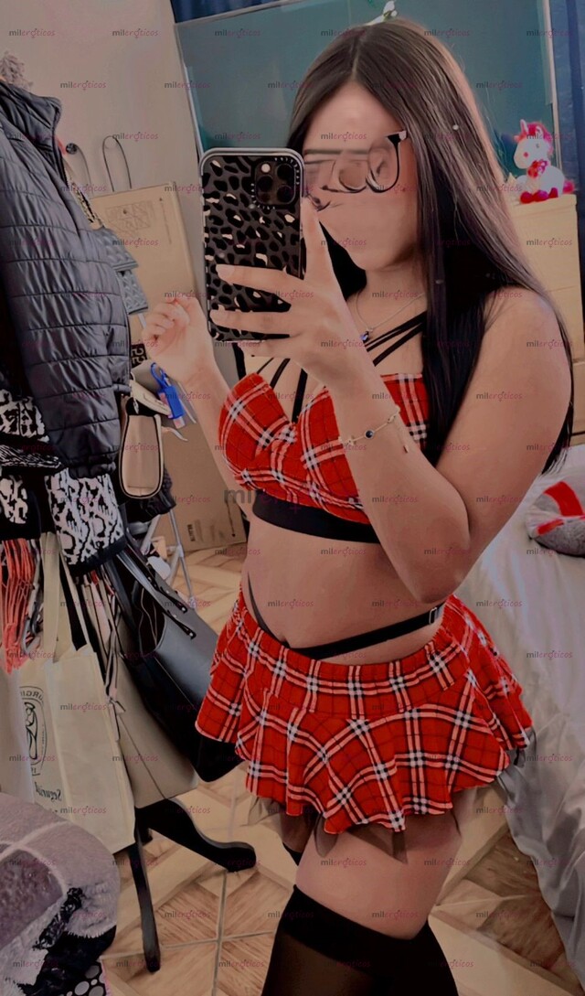 FOTOS DE MORENA CON BUENA NALGA, CHICHIS Y SUPER APRETADA.