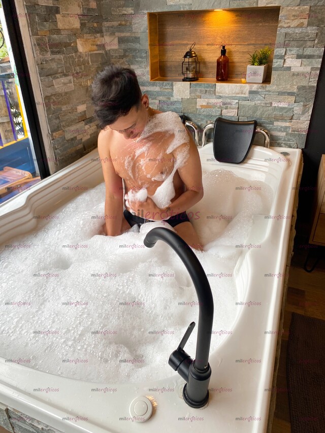 FOTOS DE JOVEN RESERVADO Y COMPLACIENTE VEN A DISFRUTAR