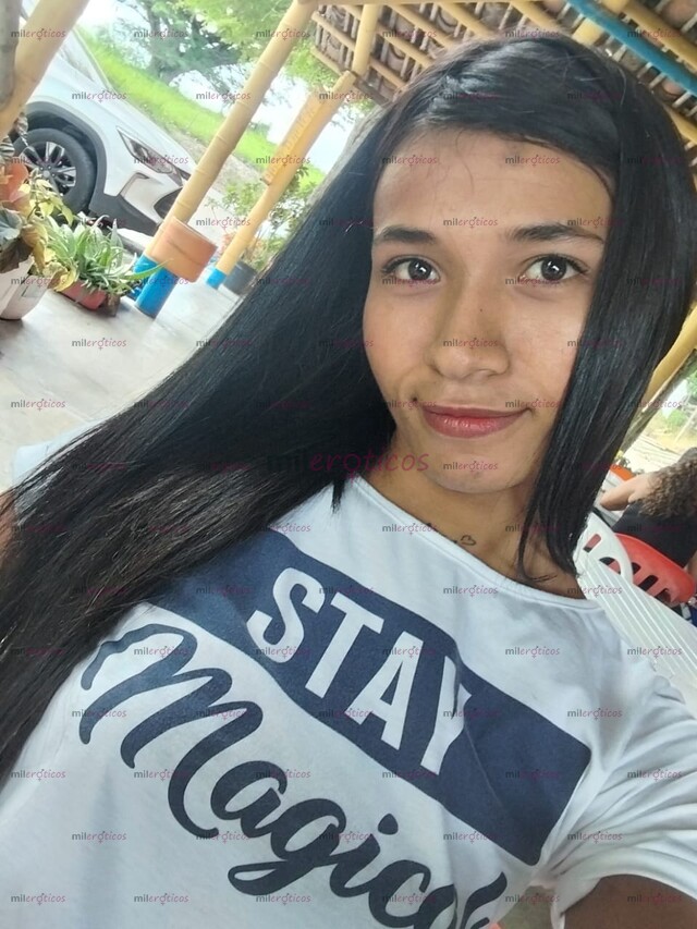 FOTOS DE NIÑA ENCANTADORA CON RIKA SORPRESA 24 HORAS