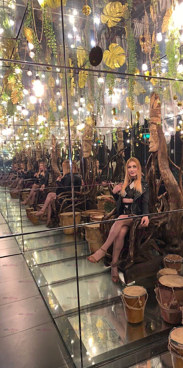 FOTOS DE LECHERA DE BUENA VERGA Y SÚPER COMPLASIENTE EN TODO