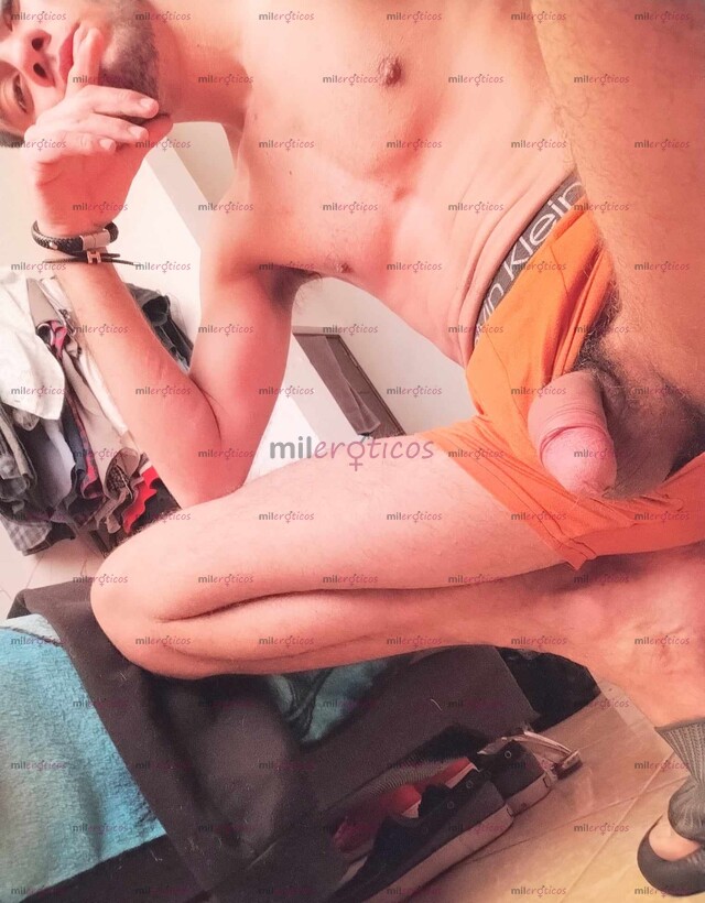 FOTOS DE SIN TANTOS ROYOS, ME LLAMO BRANDON Y ESTOY A TUS ÓRDENES PARA CUMPLIR TUS ANTOJO