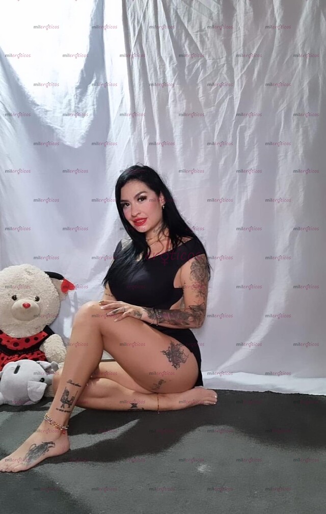 FOTOS DE ARIEL GUAPA CALIENTE Y TATUADA CON MUCHAS GANAS DE COJER VEN A MI DEPA PAPI