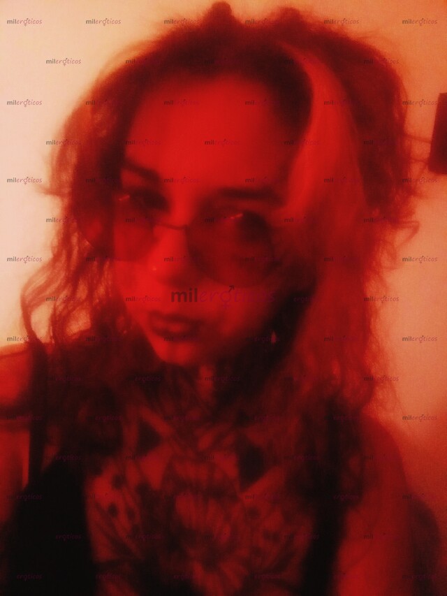 FOTOS DE SOY UNA CHICA SEMI DELGADA , TETONA Y MUY CALIENTE, ME ENCANTA COMPLACER