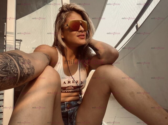 FOTOS DE CHICA DIVERTIDA Y CALIENTE CON LA MEJOR ACTITUD Y PROFESIONALISMO