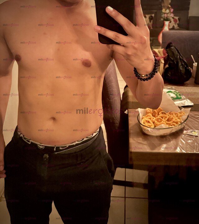 FOTOS DE MACHO LECHERO ATIENDO A SOLTERAS, CORNUDAS Y PAREJAS $800.