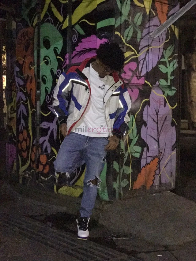 Hola soy xavi un acompanante para todo tipo de momentos atento protector e y educado dispuesto hacer lo que manda la reina versatil alegre y complacie...