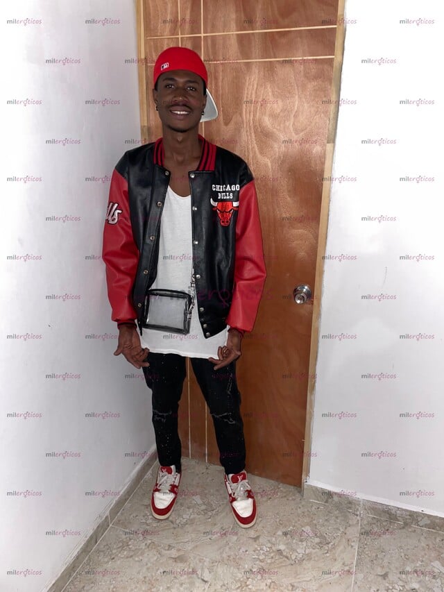 FOTOS DE NEGRO, ALTO, GUAPO, DE CUERPO ATLÉTICO Y LO MÁS IMPORTANTE 25CM REALES