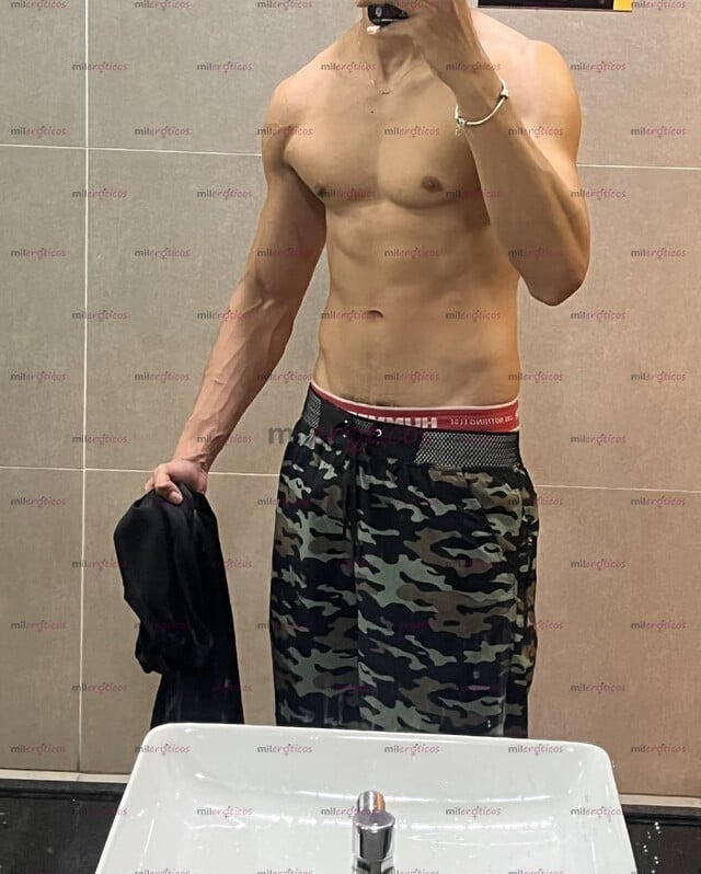 FOTOS DE VERSATIL MASC CUERPO ATLÉTICO SERIO Y VARONIL DE CLÓSET CUERPO Y CULO LAMPIÑO
