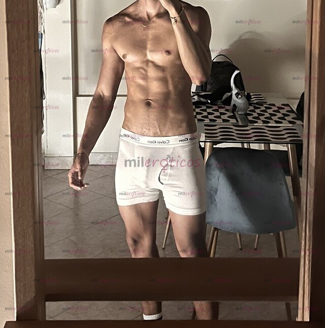 FOTOS DE VERSATIL MASC CUERPO ATLÉTICO SERIO Y VARONIL DE CLÓSET CUERPO Y CULO LAMPIÑO