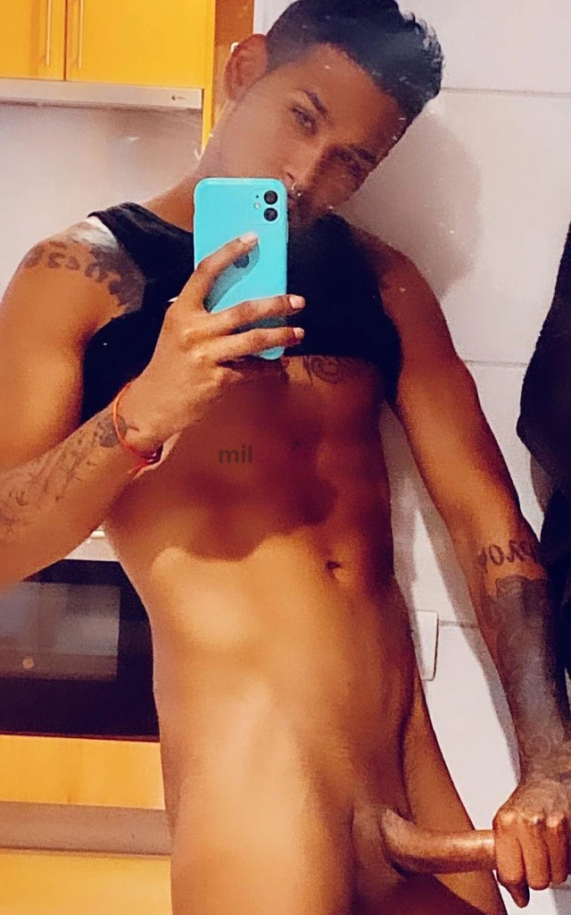 Hola me llamo jeampier colombiano recien llegado a tu ciudad con ganas e oasarlo rixo con mis 19 cm besos caricias penetracion un rico juego de morbos...