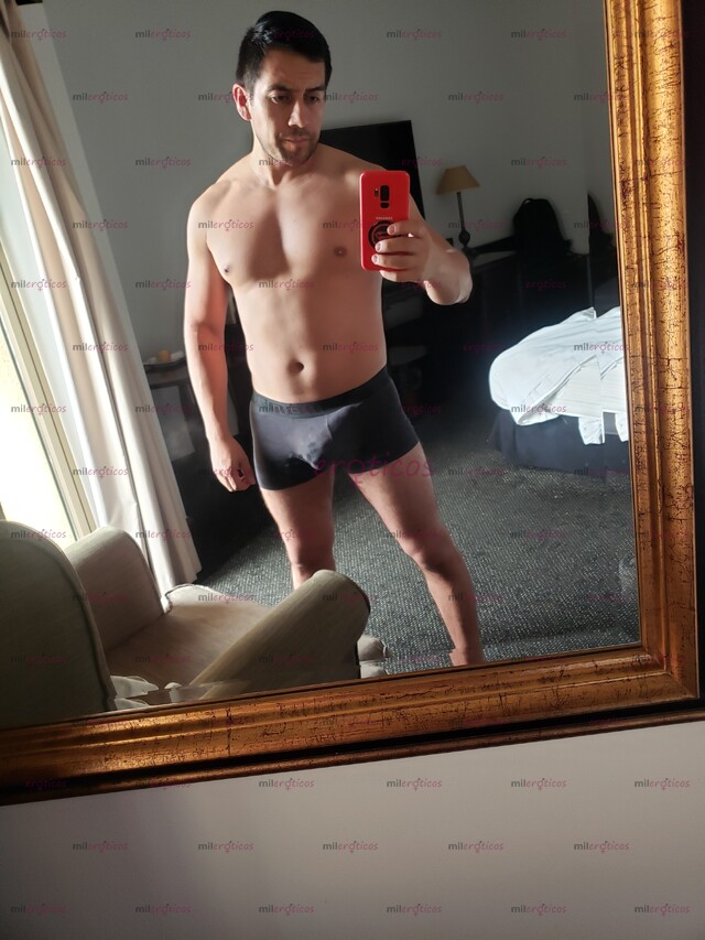 FOTOS DE JHONNY, I AM LOOKING FOR A FRIEND TO ENJOY FRIENDSHIP AND SENSUALITY