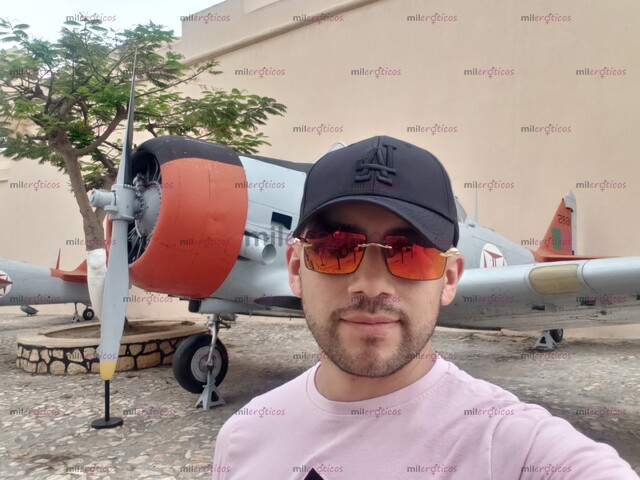 FOTOS DE JHONNY, I AM LOOKING FOR A FRIEND TO ENJOY FRIENDSHIP AND SENSUALITY