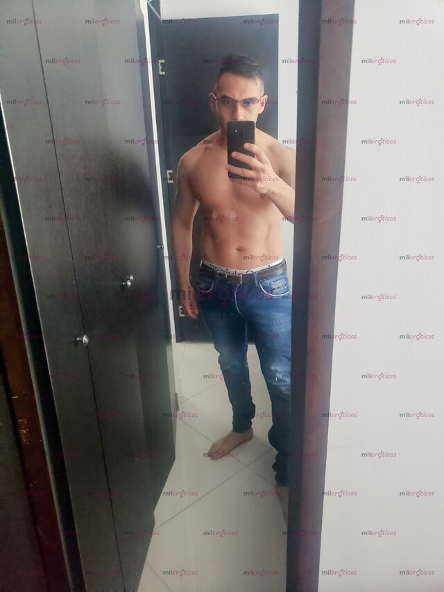 FOTOS DE JHONNY, I AM LOOKING FOR A FRIEND TO ENJOY FRIENDSHIP AND SENSUALITY