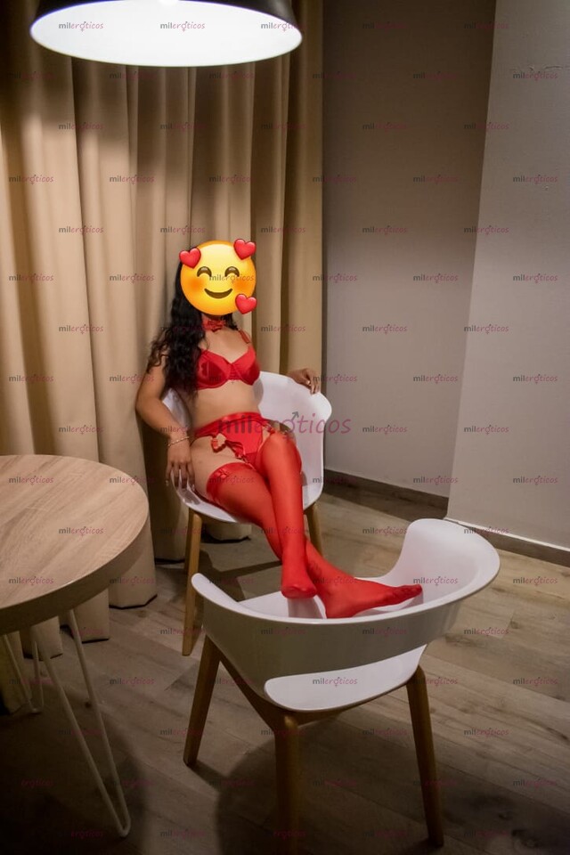 FOTOS DE HERMOSA DE PEZONES ROSADITOS INICIANDO EN EL HAMBIENTE 19 AÑOS FLAQUITA