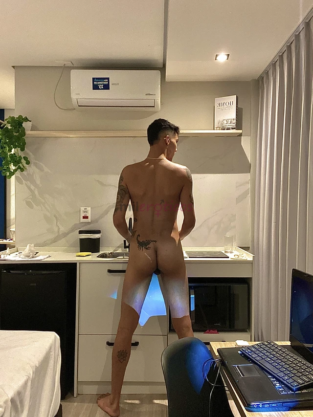Novidade em curitiba apartir do dia 31 01 ao dia 05 02sou barbeiro naturista e atendo a vontade de cueca ou nu como preferir com opcao de finalizar co...