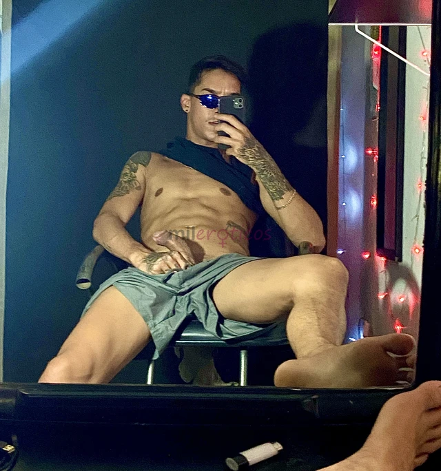 Novidade em curitiba apartir do dia 31 01 ao dia 05 02sou barbeiro naturista e atendo a vontade de cueca ou nu como preferir com opcao de finalizar co...