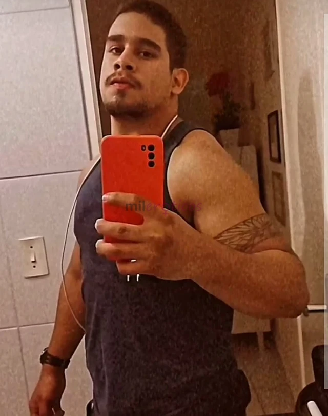 Moreno 22 anos carinhoso gentil 1 69 altura78 kgterapeuta tantrico ha 4 anos atendo homens mulheres casais e transmeu instagram dmmassoterapywhatsapp...