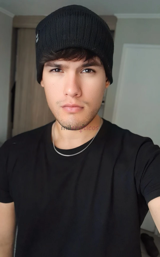 Hola soy cris un chico joven de 23 anos lindo guapo decente muy relajado vengo esta app para conocerte y complacer todos tu deseos fantasias fetiches...