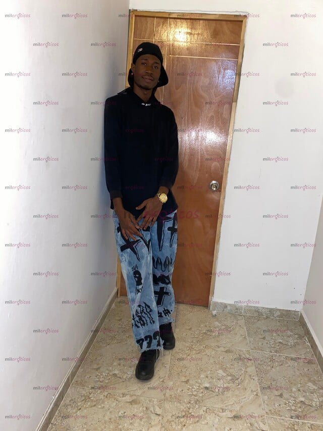 FOTOS DE NEGRO, ALTO, GUAPO, DE CUERPO ATLÉTICO Y LO MÁS IMPORTANTE 25CM REALES