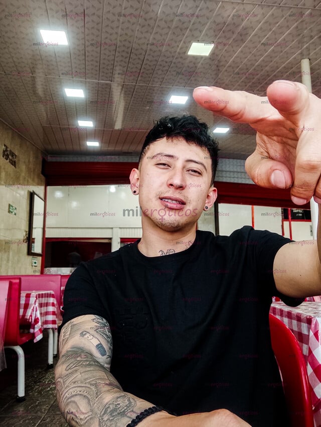 FOTOS DE JOVEN DE 24 AÑOS VERGÓN, CARIÑOSO DISPONIBLE PARA PASAR COSITAS RICAS JUNTOS
