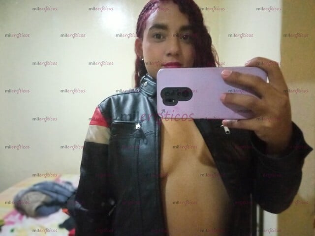 FOTOS DE HOLA MIS AMORES SOY UNA RICA MORENITA PELO ROJO CON UNAS RICAS CURVAS DELGADA