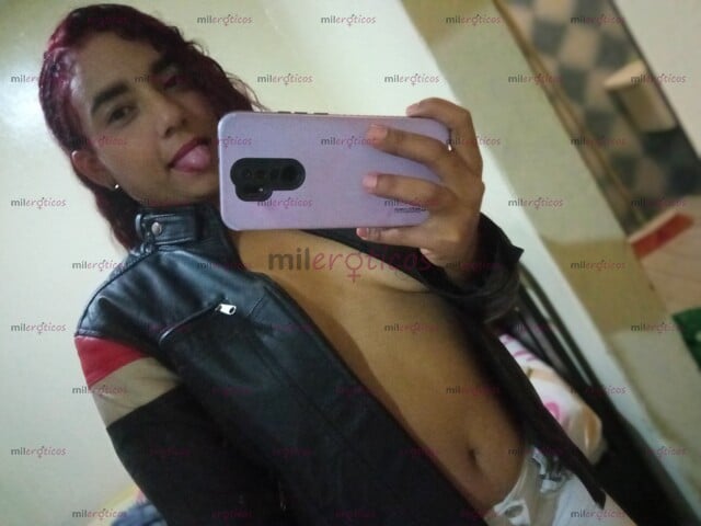 FOTOS DE HOLA MIS AMORES SOY UNA RICA MORENITA PELO ROJO CON UNAS RICAS CURVAS DELGADA