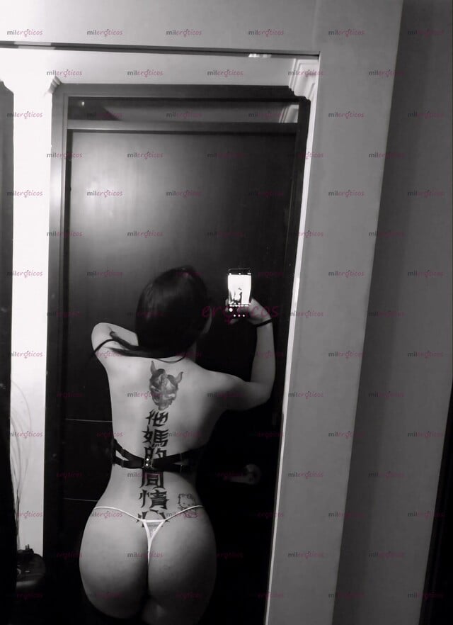 FOTOS DE HERMOSA MODELO CULONA, DISPUESTA A COMPLACERTE