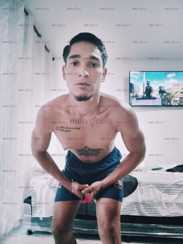 FOTOS DE HELLO, HOW ARE YOU, MY NAME IS JULIÁN, I AM 22 YEARS OLD, I HAVE A PRIVATE APART