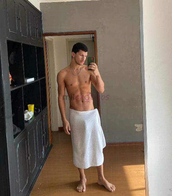 24 anos 1 80 de altura e 23 cm de dote amp sou versatil faco ativo passivo beijo gozo realizo fetiches e massagem com finalizacao sexual atendo homens...