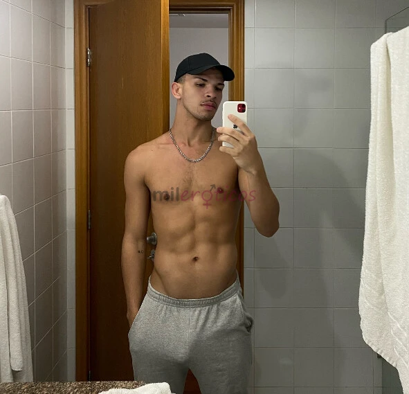 24 anos 1 80 de altura e 23 cm de dote amp sou versatil faco ativo passivo beijo gozo realizo fetiches e massagem com finalizacao sexual atendo homens...